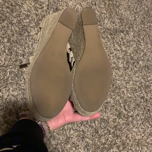 Medina Wedges 9.5 tan. Good condition - Picture 4 of 6